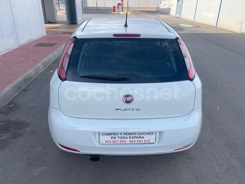 Usado Fiat Punto Pop 75 CV (55 kW) 2014 Blanco Berlina