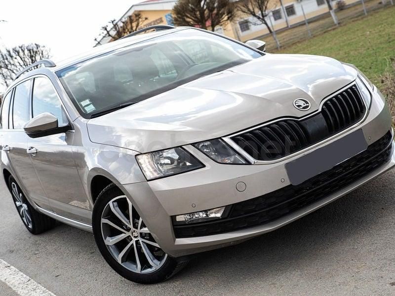 Usado Skoda Octavia Ambition 115 CV (84 kW) 2019 Beige Familiar