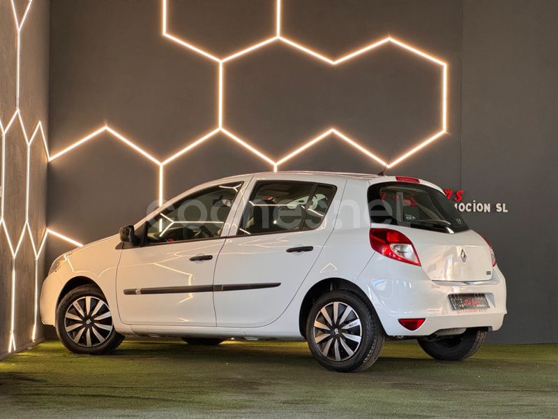 Usado Renault Clio IV Authentique 75 CV (55 kW) 2013 Blanco Berlina