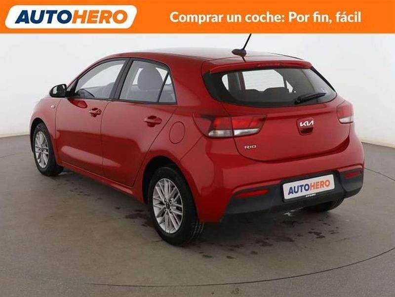 Usado Kia Rio 84 CV (61 kW) 2021 Rojo Utilitario