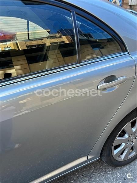 Usado Toyota Avensis Executive 150 CV (110 kW) 2008 Gris / plata Berlina