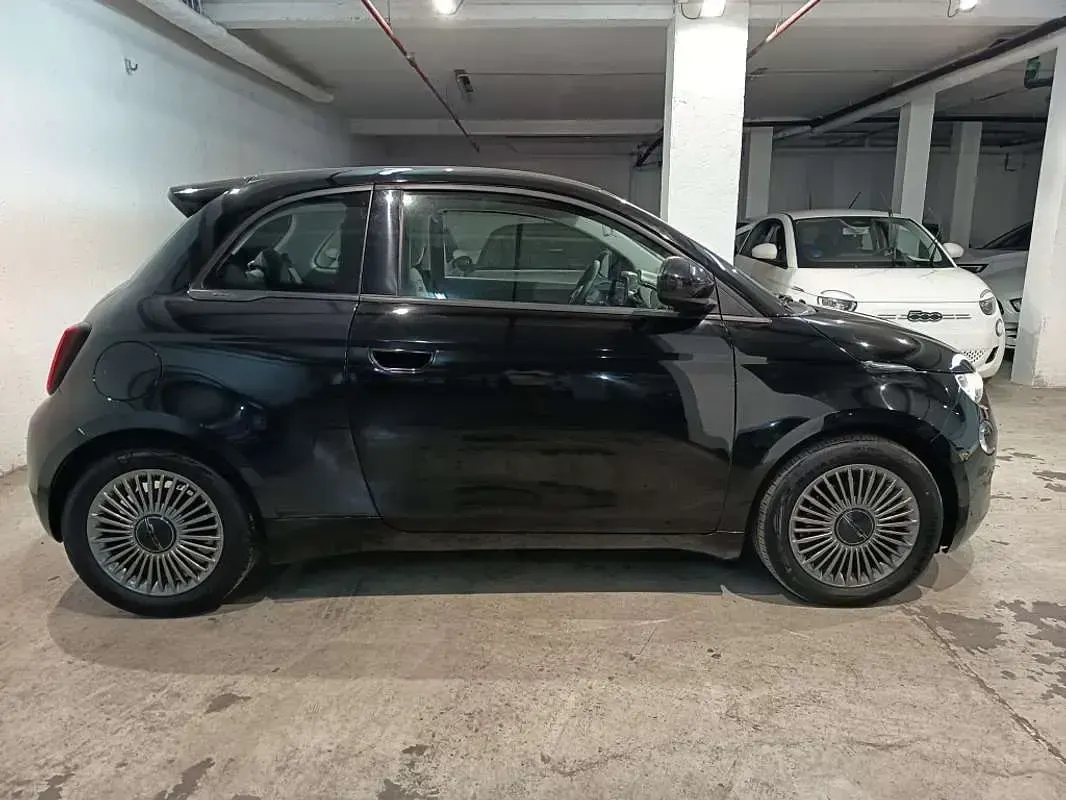 Usado Fiat 500e Icon 86 kW (118 CV) 2022 Negro Utilitario