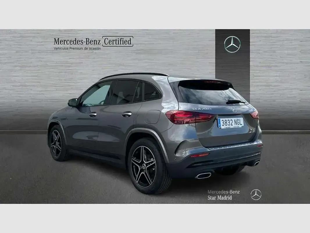 Usado Mercedes GLA200 150 CV (110 kW) 2025 Gris SUV