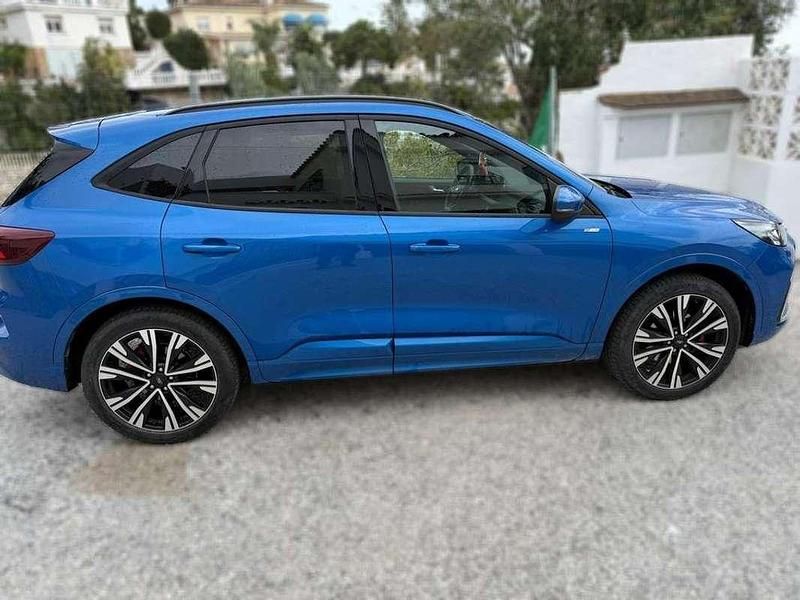 Usado Ford Kuga ST-Line 243 CV (178 kW) 2024 Azul SUV