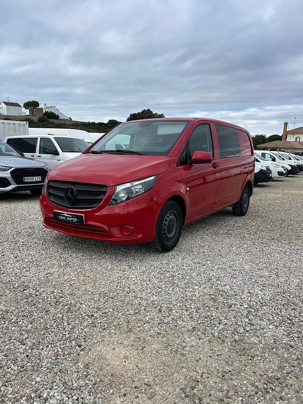 Usado Mercedes Vito 90 CV (66 kW) 2017 Rojo Van