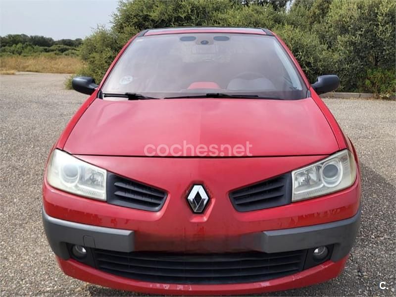 Rojo Usado 2007 Renault Mégane II Dynamique Berlina | 2900 € (Caro) - Imagen 1/4