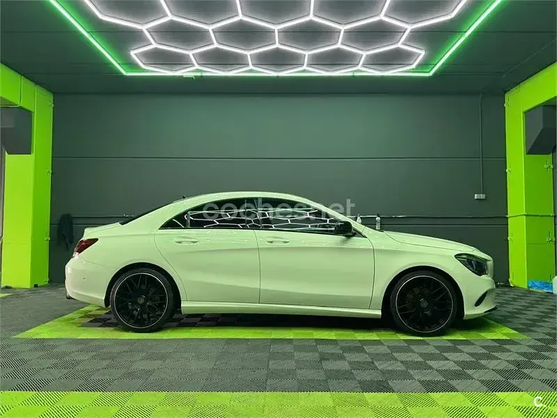 Usado Mercedes CLA180 122 CV (89 kW) 2016 Blanco Coupe