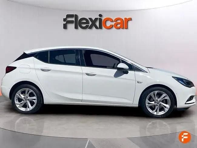 Begagnad Opel Astra Dynamic 125 HK (91 kW) 2018 Vit Sedan