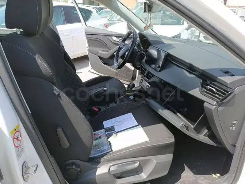 Usado Skoda Kamiq Ambition 110 CV (80 kW) 2021 Blanco SUV