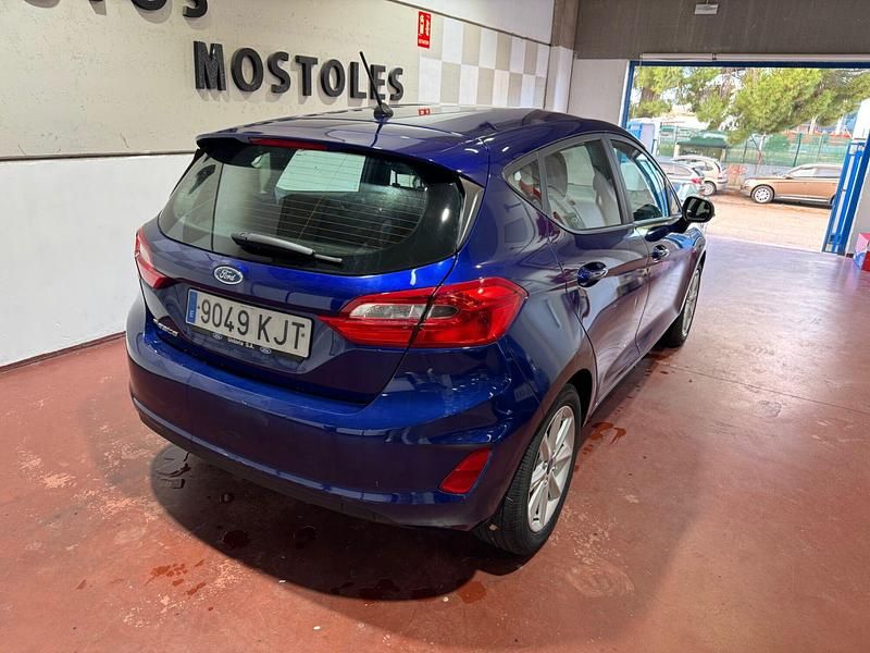 Usado Ford Fiesta Trend 85 CV (62 kW) 2018 Azul Utilitario