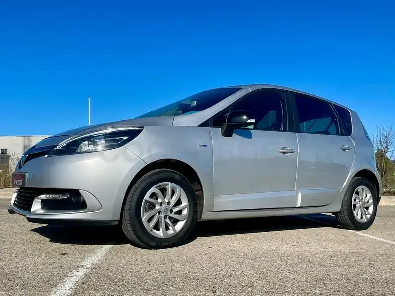 Usado Renault Scénic LIMITED 110 CV (80 kW) 2016 Gris / plata Monovolumen