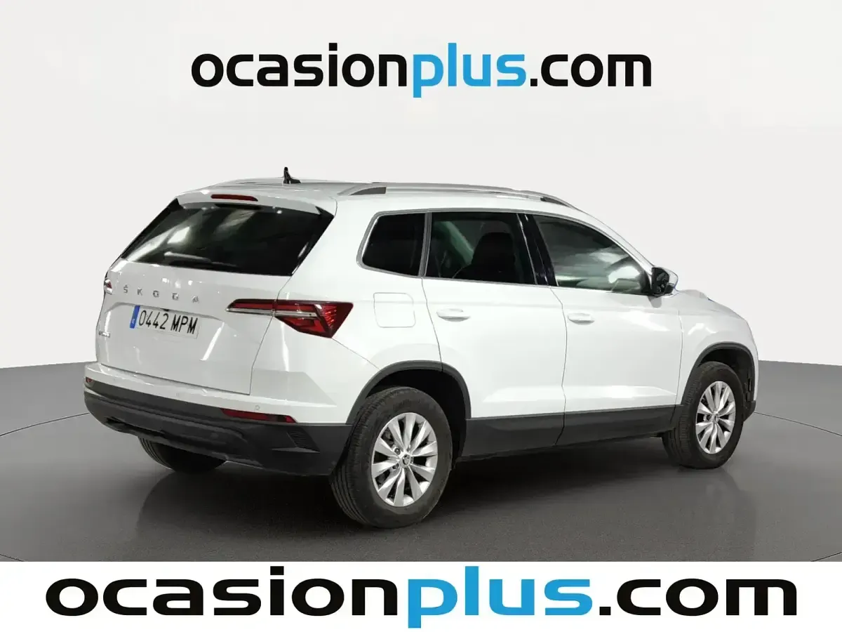 Usado Skoda Karoq Selection 115 CV (84 kW) 2024 Blanco SUV