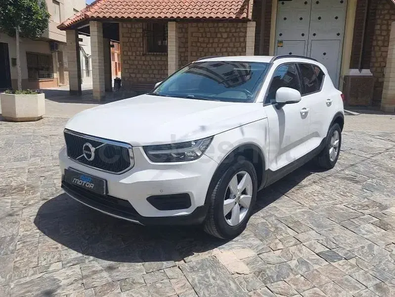 Usado Volvo XC40 Momentum 150 CV (110 kW) 2020 Blanco SUV