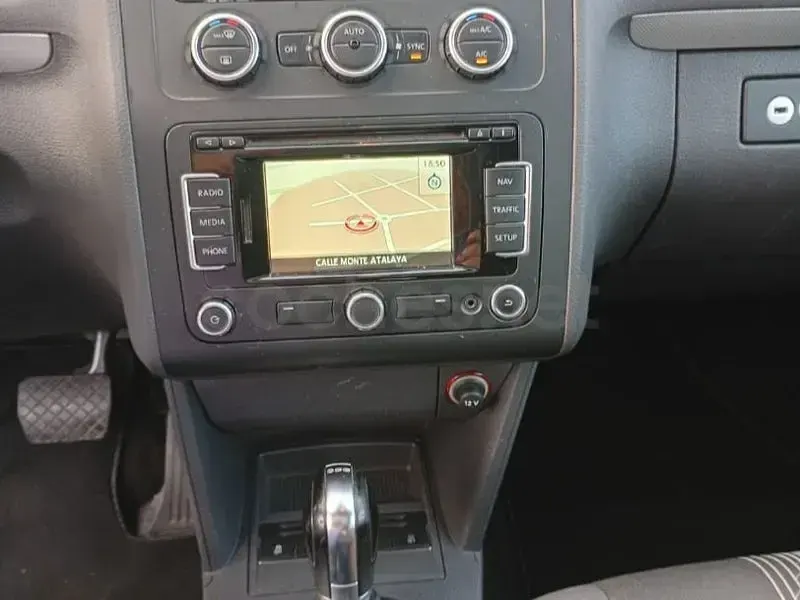 Usado VW Touran Sport 140 CV (102 kW) 2012 Blanco Monovolumen