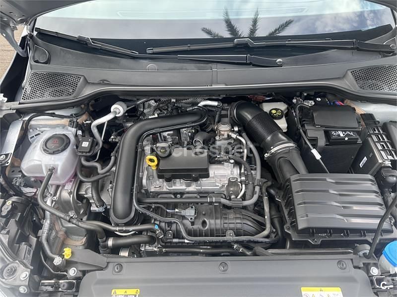 Usado Seat Arona FR 110 CV (80 kW) 2024 Gris / plata SUV