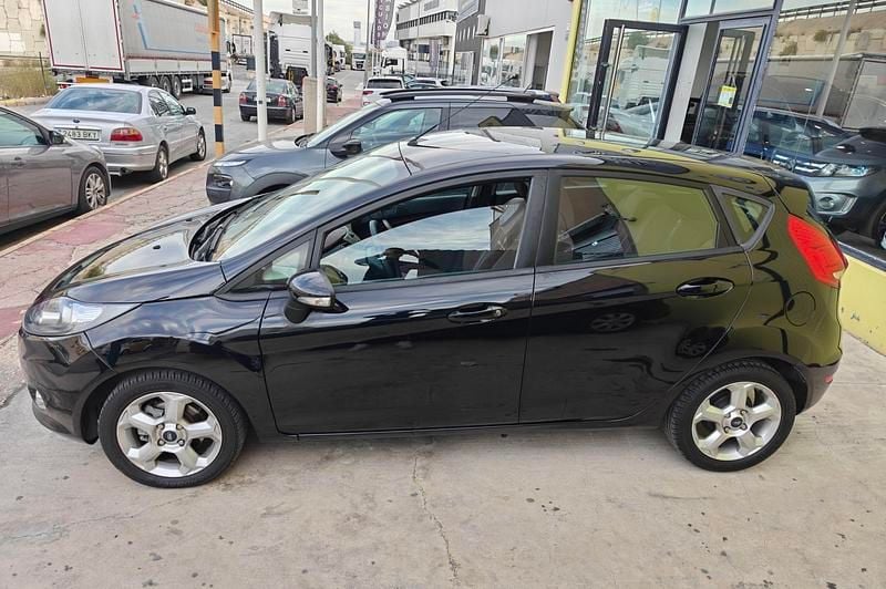 Negro Usado 2010 Ford Fiesta Trend | 6600 € (Precio justo) - Imagen 1/4