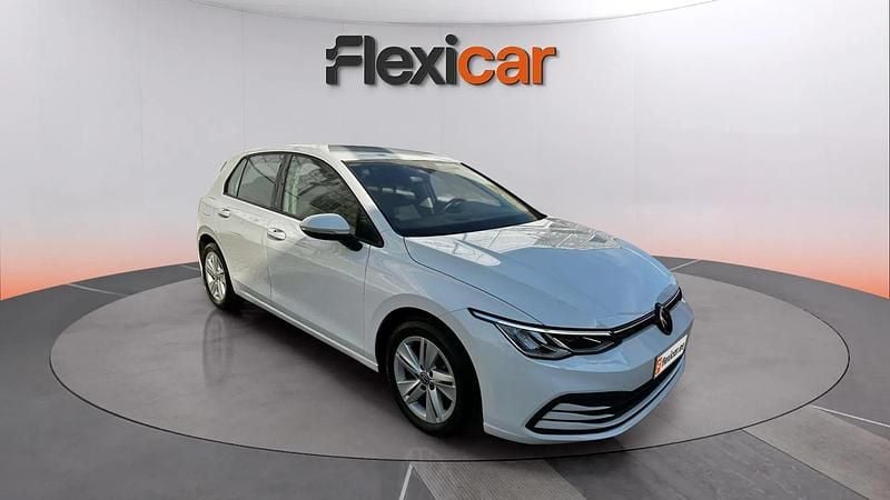 Usado VW Golf VIII 110 CV (80 kW) 2021 Blanco Familiar