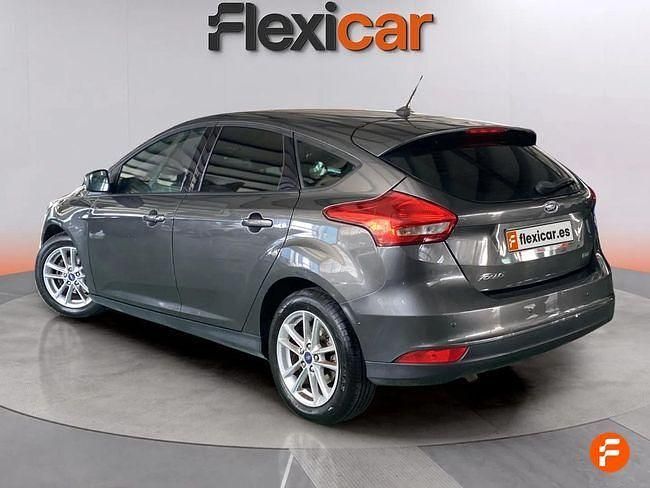 Usado Ford Focus Trend 125 CV (91 kW) 2018 Gris Familiar
