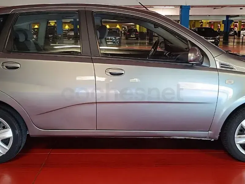 Usado Chevrolet Aveo LT 100 CV (73 kW) 2009 Gris / plata Berlina