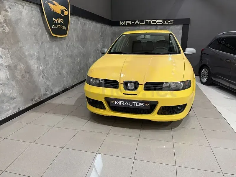 Usado Seat Leon Sport 180 CV (132 kW) 2001 Amarillo Utilitario