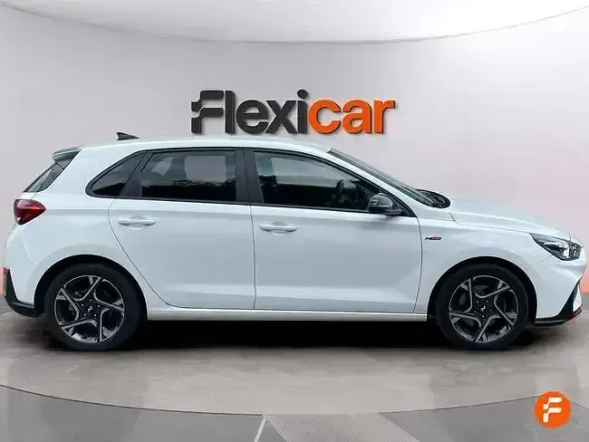Usado Hyundai i30 N Line 120 CV (88 kW) 2022 Blanco