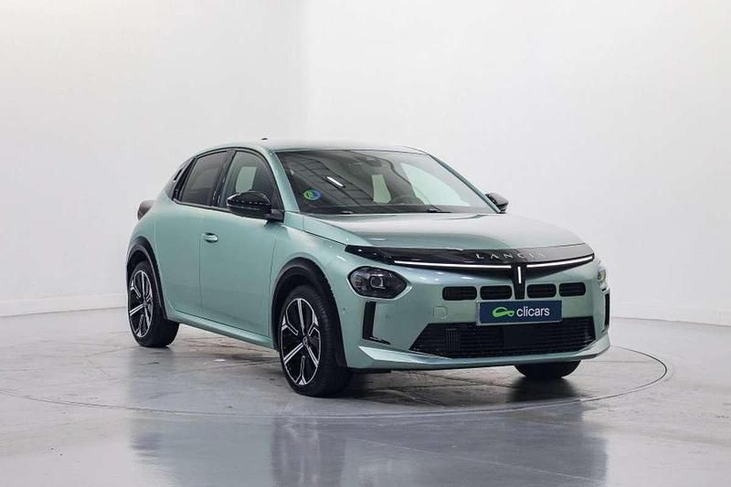 Usado Lancia Ypsilon 99 CV (72 kW) 2025 Verde Utilitario