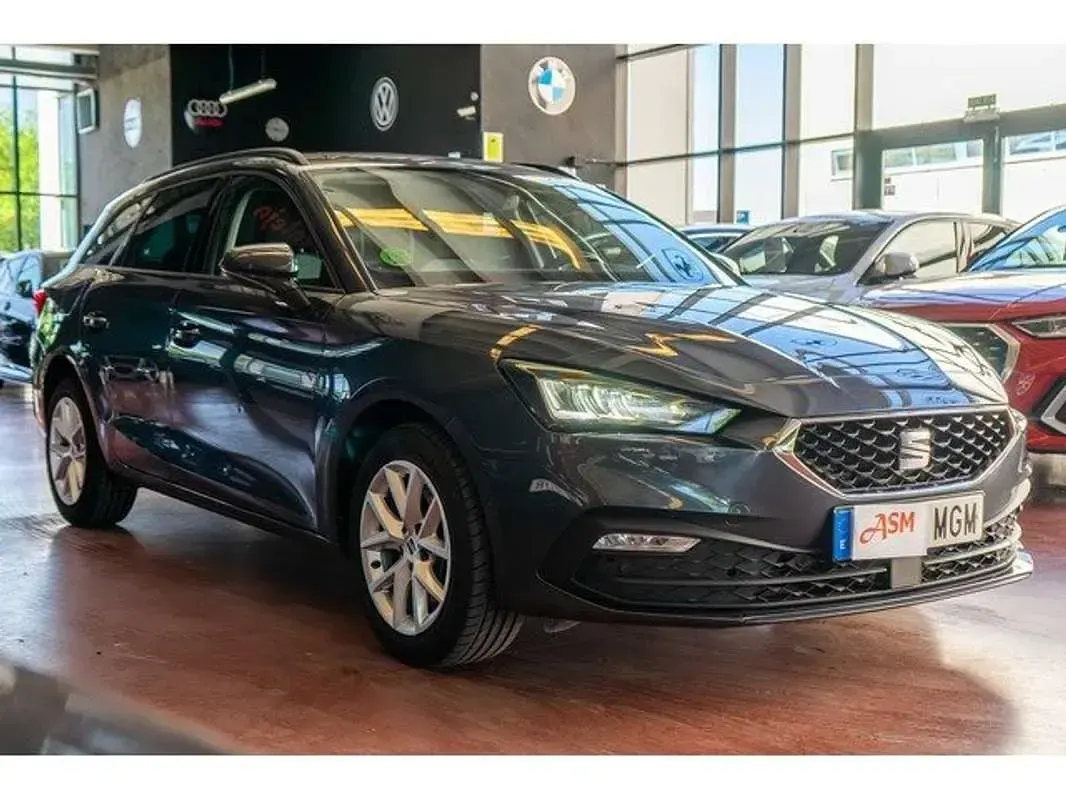 Usado Seat Leon ST Style 150 CV (110 kW) 2023 Gris Familiar