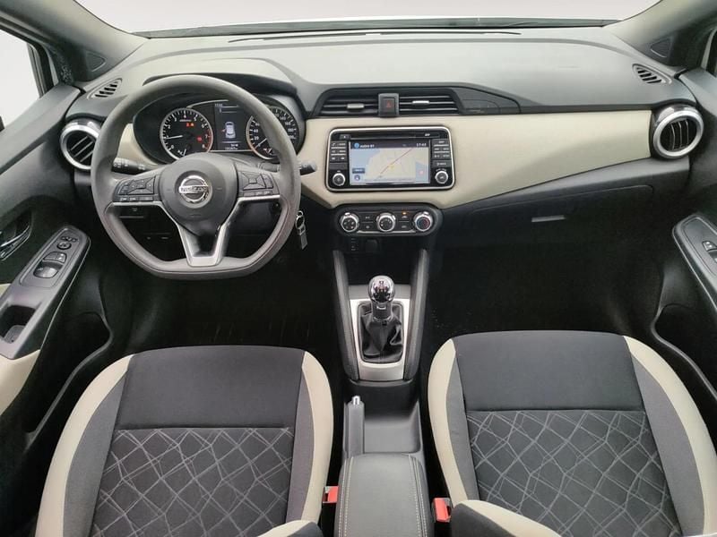 Usado Nissan Micra Acenta 92 CV (67 kW) 2017 Gris/plata Utilitario
