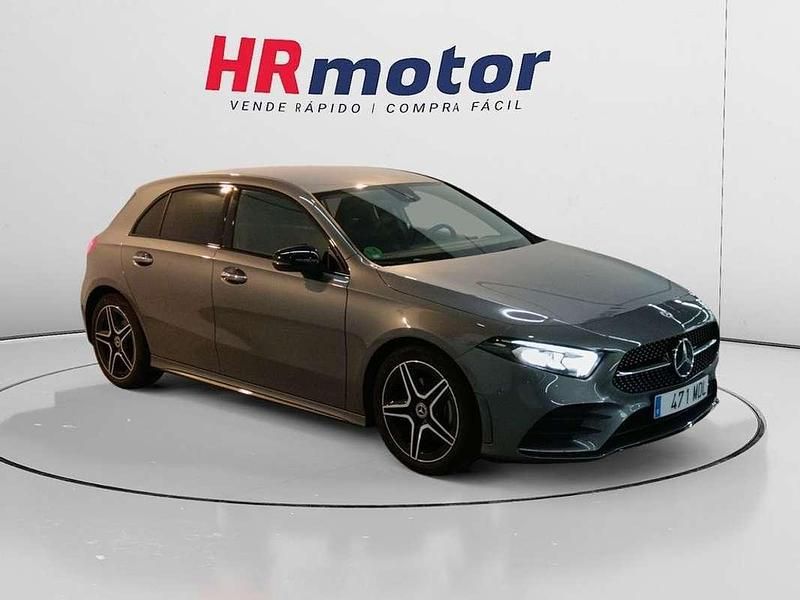 Gris Usado 2023 Mercedes 180 AMG Berlina | 27.790 € (Buen precio) - Imagen 1/4