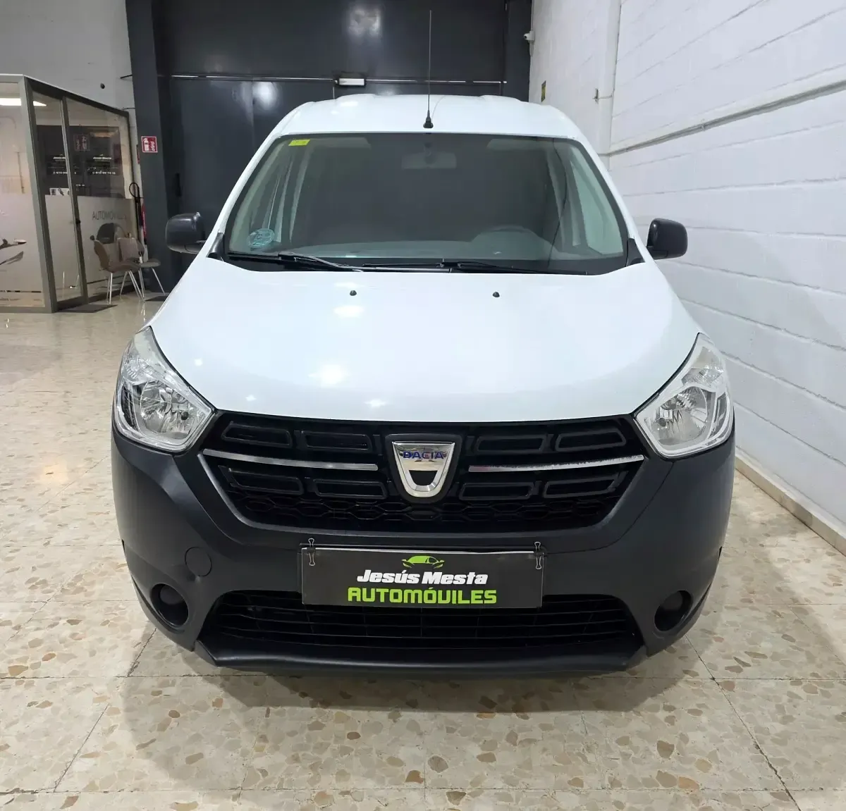 Usado Dacia Dokker Essentiel 95 CV (69 kW) 2020 Blanco Monovolumen