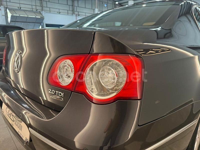 Usado VW Passat Highline 140 CV (102 kW) 2007 Negro Berlina