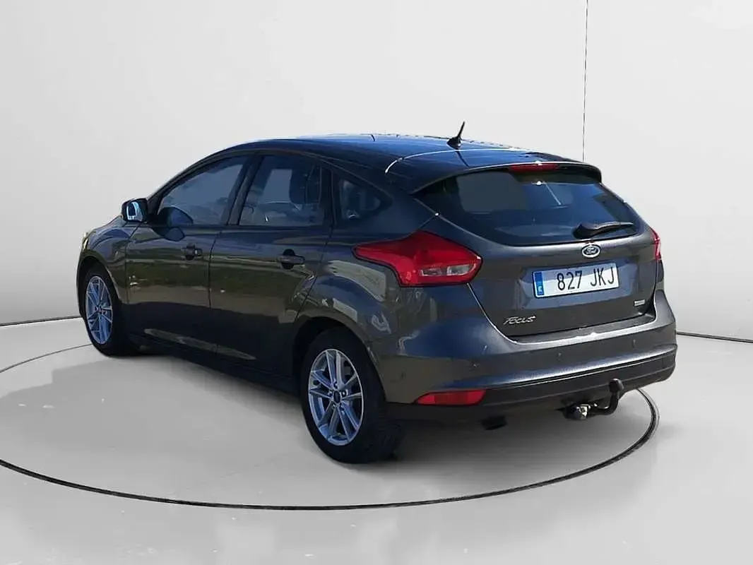 Usado Ford Focus Trend+ 125 CV (91 kW) 2015 Gris Utilitario