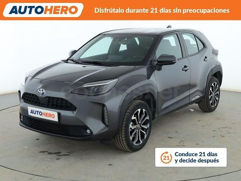 Usado Toyota Yaris Cross Active 116 CV (85 kW) 2022 Gris / plata SUV