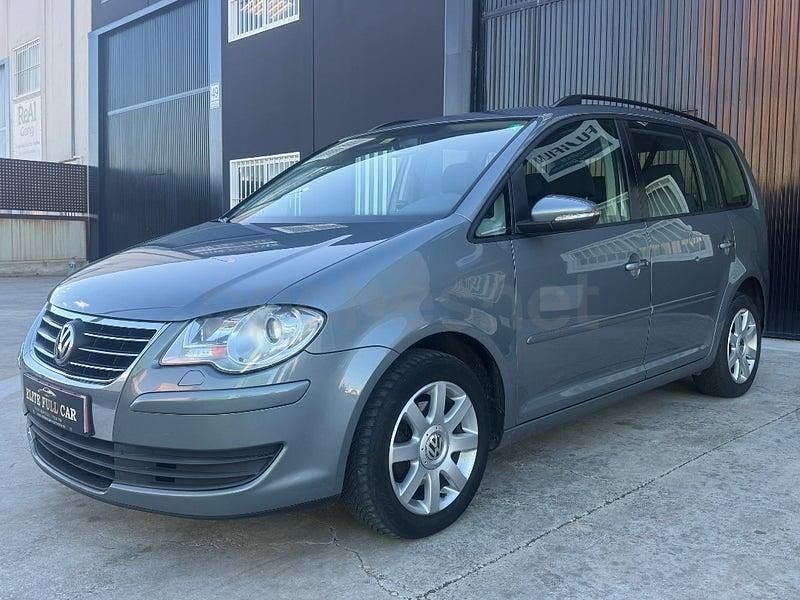 Usado VW Touran Advance 140 CV (102 kW) 2010 Gris / plata Monovolumen
