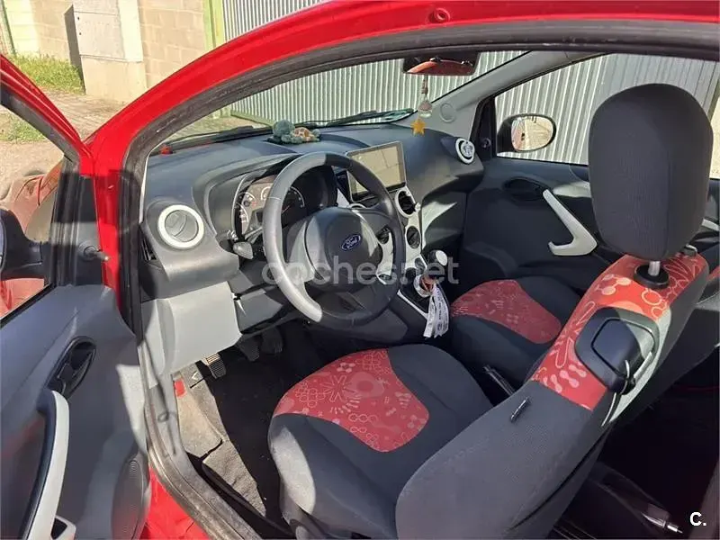 Usado Ford Ka Individual 69 CV (50 kW) 2012 Rojo Utilitario