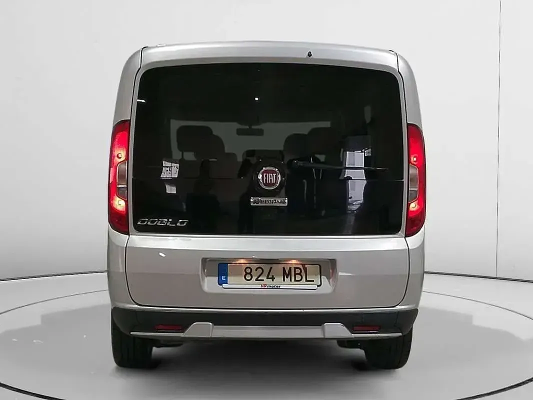 Usado Fiat Doblò Trekking 121 CV (88 kW) 2022 Gris Monovolumen
