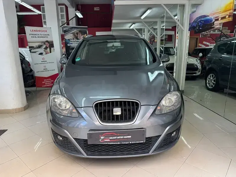 Usado Seat Altea XL Style 125 CV (91 kW) 2013 Gris / plata Monovolumen