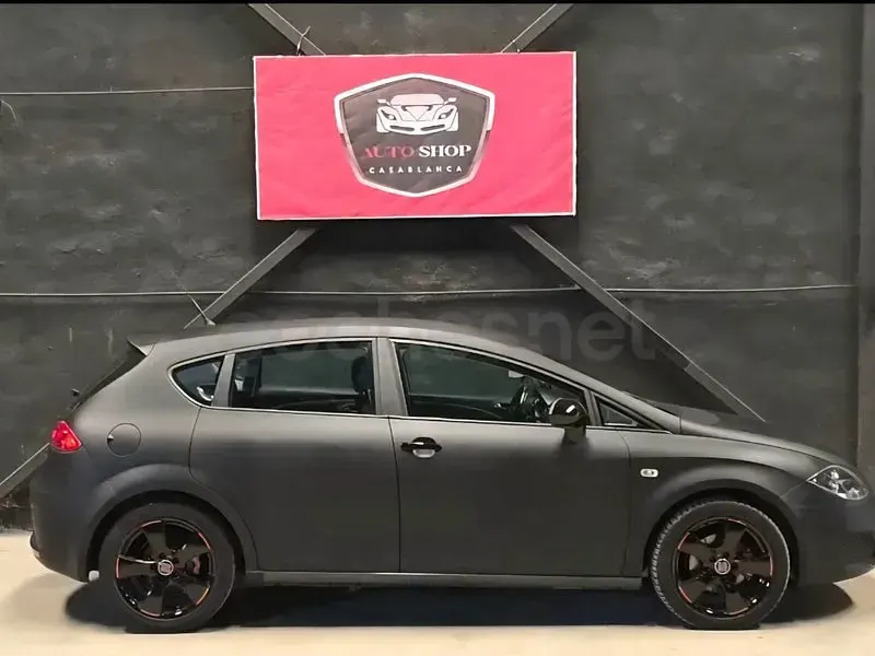 Usado Seat Leon 85 CV (62 kW) 2012 Negro Berlina