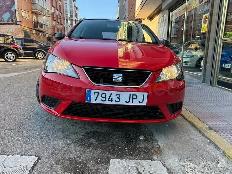Usado Seat Ibiza Reference 90 CV (66 kW) 2016 Rojo Berlina