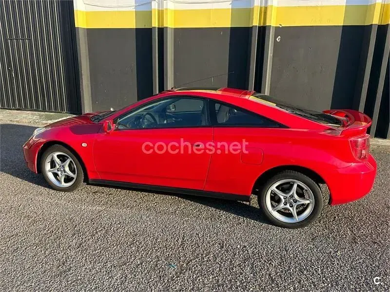 Usado Toyota Celica 143 CV (105 kW) 2004 Rojo Coupe