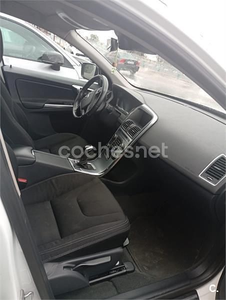 Usado Volvo XC60 R-Design Momentum 150 CV (110 kW) 2017 Blanco SUV