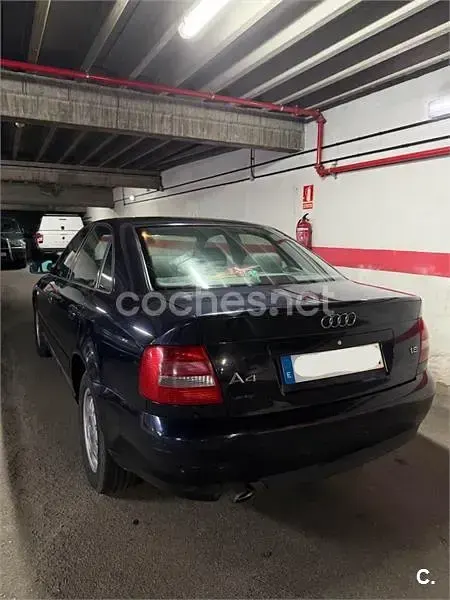 Usado Audi A4 125 CV (91 kW) 2000 Azul Berlina