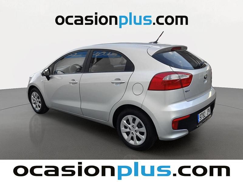 Usado Kia Rio 75 CV (55 kW) 2016 Gris plata Utilitario