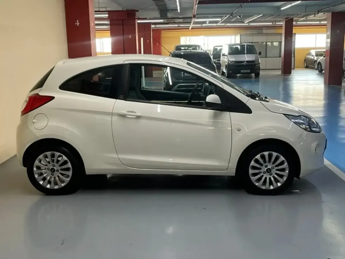 Usado Ford Ka Titanium 69 CV (50 kW) 2012 Blanco Utilitario