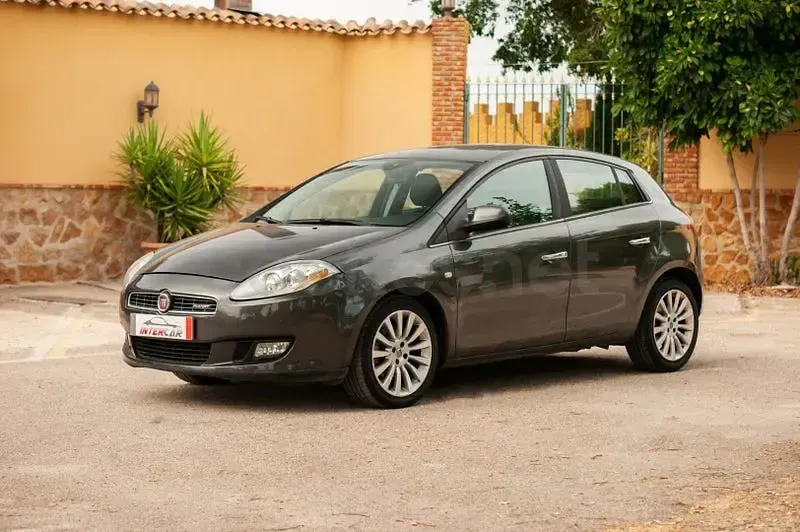 Usado Fiat Bravo Dynamic 105 CV (77 kW) 2008 Gris / plata Utilitario