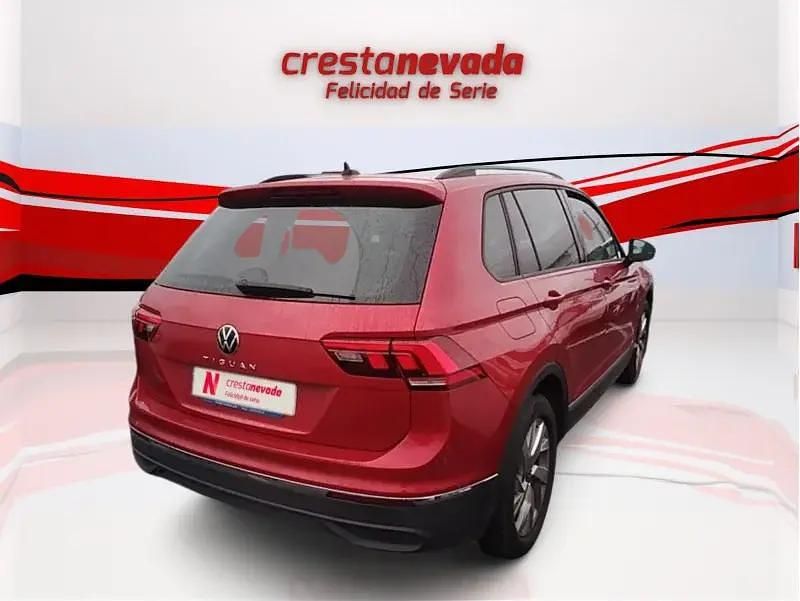 Usado VW Tiguan Life 150 CV (110 kW) 2021 Rojo SUV