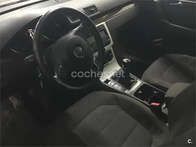 Usado VW Passat Advance 105 CV (77 kW) 2011 Negro Berlina