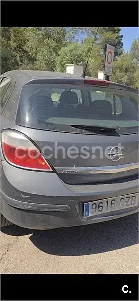 Usado Opel Astra Edition 100 CV (73 kW) 2004 Gris / plata Berlina