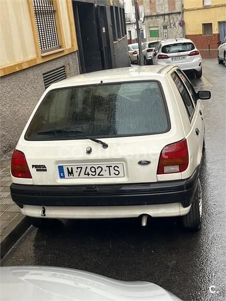 Usado Ford Fiesta 50 CV (36 kW) 1996 Blanco Utilitario