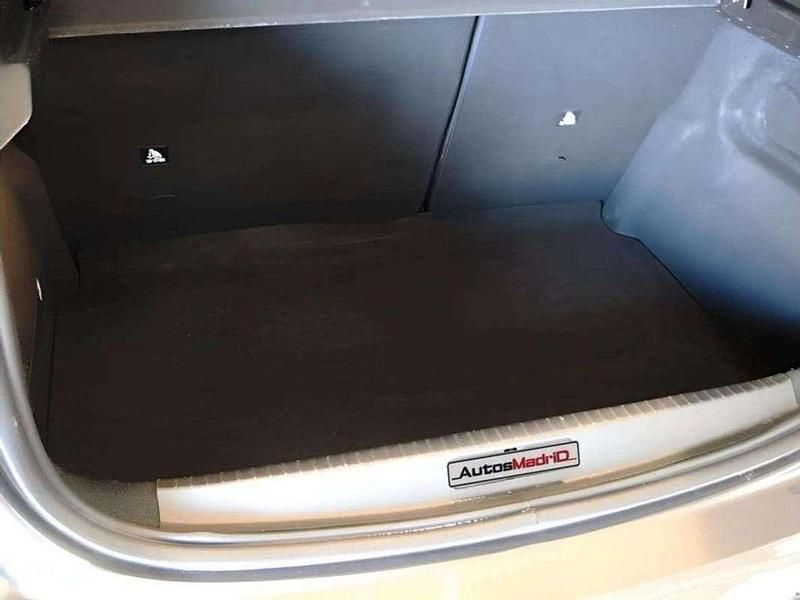 Usado Peugeot 208 Active 102 CV (75 kW) 2021 Gris Utilitario